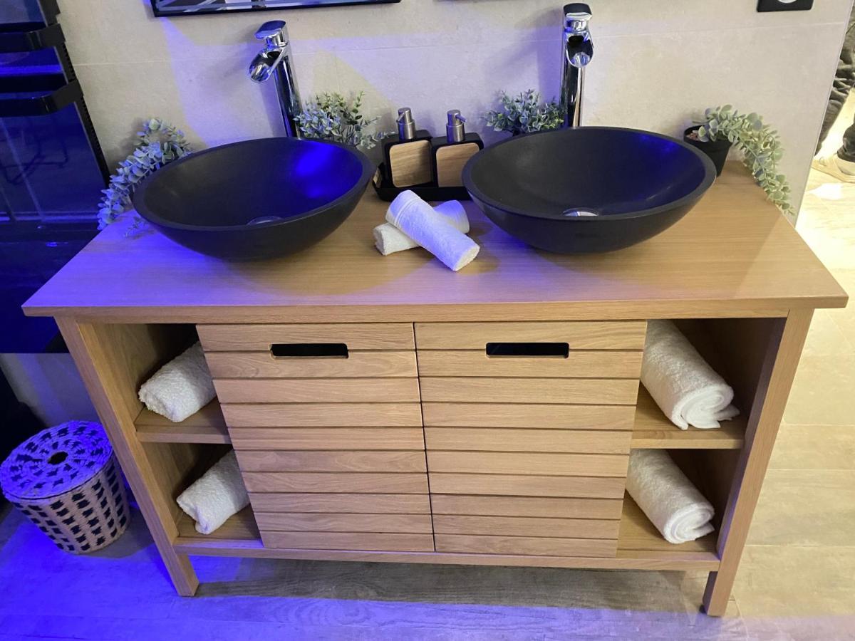 Bioty Chill & Spa Le Blanc-Mesnil Exterior foto